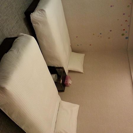 Holiday Fun Hostel Taipei Extérieur photo
